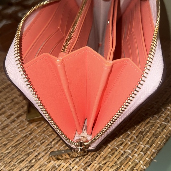 Kate spade embellished Zip around wallet EUC - Picture 11 of 17